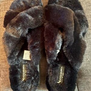Koolaburra Women's Plush Black Slippers